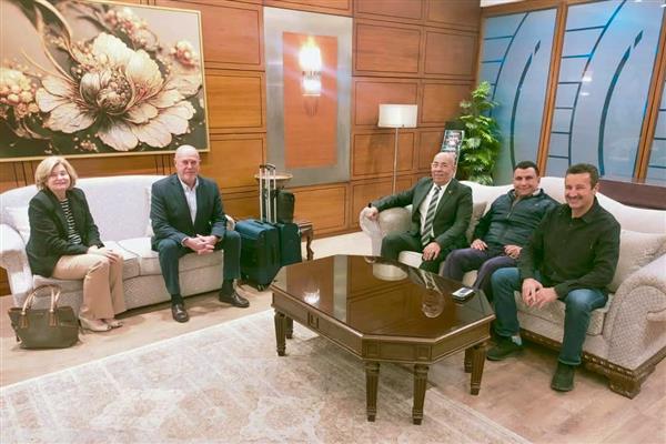 الدهراوى يستقبل رئيس الاتحاد الدولي بمطار القاهرة استعدادًا لانطلاق بطولة الدوري العالمي