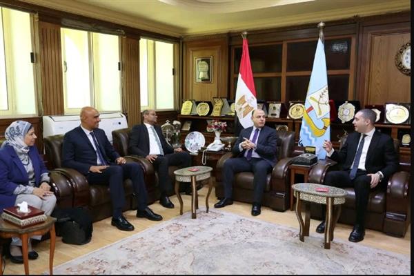 عبد المعطي يلتقي  رئيس البورصة المصرية ويشيد بدور السوق المالية في تمكين الشباب