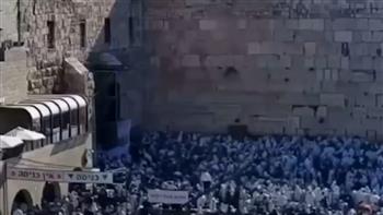   صلوات تلمودية ورقصات استفزازية من الإسرائيليين.. ماذا يحدث بالمسجد الأقصى؟
