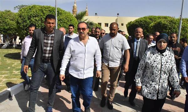 محافظ أسيوط يتفقد التجهيزات النهائية لأعمال تطوير النصب التذكاري لقرية بني عدي