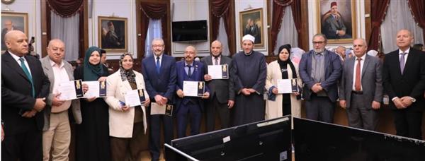 محافظ القاهرة يكرم الأمهات المثاليات وحفظة القرآن الكريم