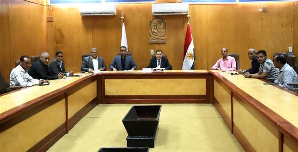 "عكاوي" يناقش مشروع الهوية والسمعة المؤسسية لجامعة جنوب الوادي