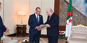   وزير الخارجية يُسلم رسالة خطية من الرئيس السيسي إلى نظيره الجزائري