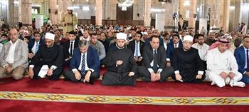   بحضور وزير الأوقاف.. محافظ الإسكندرية وسفير الكويت يؤدون صلاة الجمعة