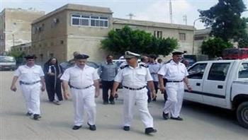 رجال الشرطة يرتدون الزي الأبيض اليوم