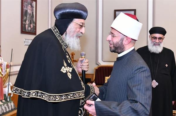 وزير الأوقاف يهنئ قداسة البابا تواضروس الثاني بعيد القيامة المجيد