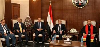   محافظ الإسماعيلية يزور كنائس المحافظة للتهنئة بعيد القيامة المجيد 