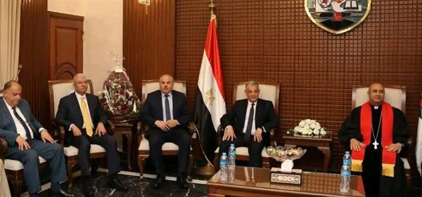 محافظ الإسماعيلية يزور كنائس المحافظة للتهنئة بعيد القيامة المجيد