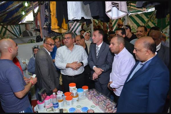 السكرتير العام المساعد يتابع تشغيل سوق اليوم الواحد بشارع المطار بالمنيرة الغربية