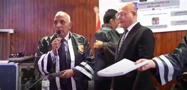جامعة سوهاج تمنح درجة الدكتوراة ودرعاً ومكافاة ماليه لباحث بعد وفاته