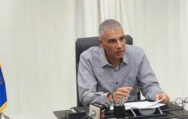 محافظ أسوان يكلف لجنة لمعاينة الهبوط الأرضي المفاجئ في طريق توشكى