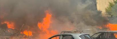 إعلام لبناني: اشتعال النيران في سيارة تابعة للجيش جراء انفجار ببلدة بريقع