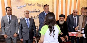   محافظ سوهاج يشارك أطفال "بيت الرحمة" فرحتهم بعيد القيامة المجيد