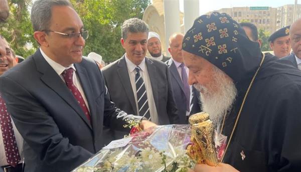 بالصور .."عبدالحليم" يختتم جولته الكنسية بقنا  بتهنئة أقباط المدينة بعيد القيامة المجيد