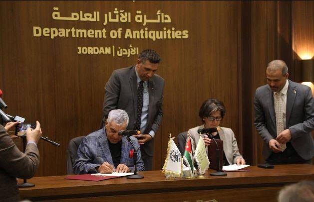 مذكرة تفاهم بين وزارة السياحة والآثار بالأردن ومؤسسة زاهي حواس لتعزيز التعاون 