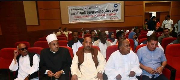 وزير الشباب والرياضة يجري لقاءً حواريا مفتوحا مع شباب شلاتين