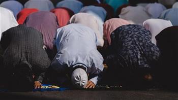   يقع فيها كثيرون.. أفعال تمنع استجابة الدعاء