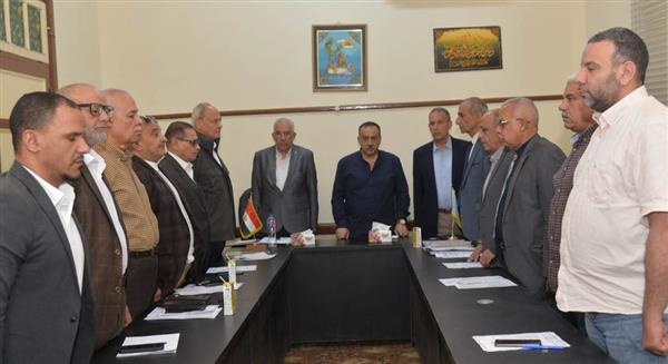 محافظ أسيوط يشهد أول اجتماع لمجلس الأمناء والآباء والمعلمين عقب إعادة تشكيله