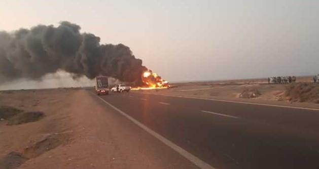 السيطرة على حريق بشاحنة مواد بترولية بطريق سفاجا - قنا دون وجود إصابات
