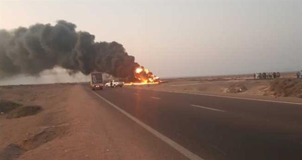 السيطرة على حريق بشاحنة مواد بترولية بطريق سفاجا - قنا دون وجود إصابات