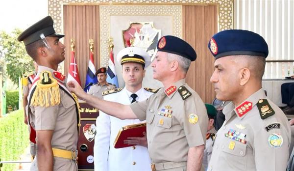 القوات المسلحة تحتفل بتخريج الدفعة 167 من كلية الضباط الإحتياط
