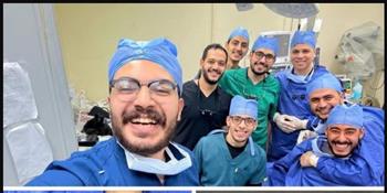   معجزة طبية في قلب مستشفى سيد جلال.. إعادة يد مبتورة إلى الحياة بعد حادث مروع