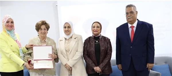 المركز القومي للبحوث يكرم أساتذة بالمعهد القومي للعلوم والمصايد فرع الإسكندرية