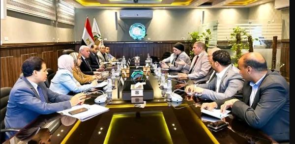 رئيس هيئة تنمية الصعيد يعقد اجتماعًا مع رئيس مركز تحديث الصناعة