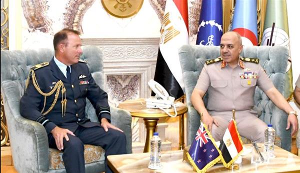 الفريق أحمد خليفة يلتقى قائد قوة دفاع نيوزيلندا