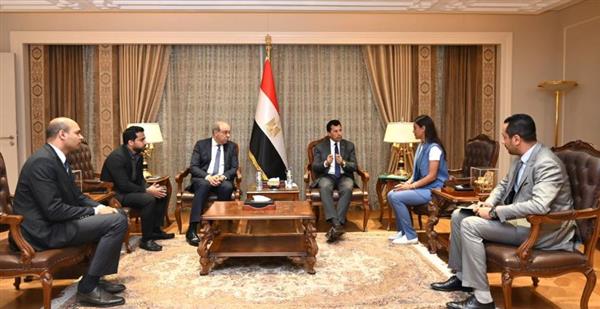 وزيرا الشباب والرياضة والطيران يبحثان سبل دعم أبطال الإسكواش المصري