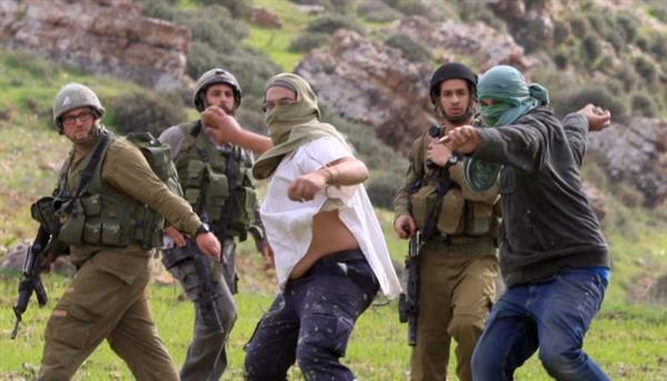 إصابة 3 فلسطينيين بالرصاص في هجوم للمستوطنين على قرية بالأغوار الشمالية