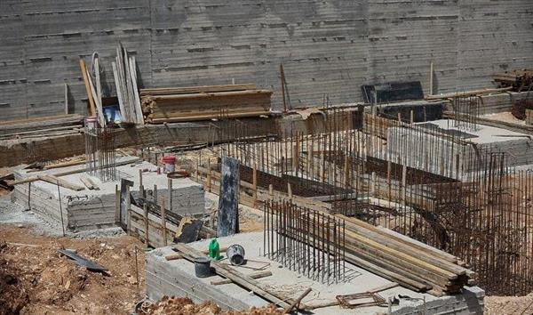 "الإحصاء" الفلسطيني : انخفاض أسعار تكاليف البناء والطرق والصرف الصحي في الضفة