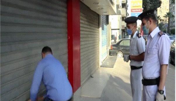 تحرير 143 مخالفة لمحال غير ملتزمة بموعد الإغلاق لترشيد استهلاك الكهرباء