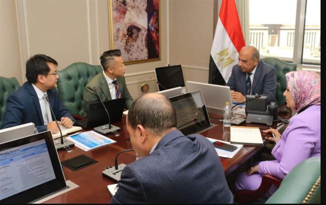  عصمت يبحث مع مسئولي شركة ستيت جريد  ‏" State Grid " الصينية سبل تعزيز الشراكة والتعاون