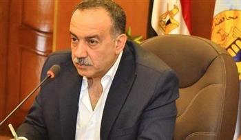   محافظ أسيوط يضع إكليلًا من الزهور على النصب التذكاري لشهداء القوات المسلحة