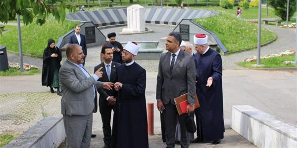 الأزهري يزور مقر الجمعية الإسلامية والنصب التذكاري لشهداء كرواتيا المسلمين في زغرب