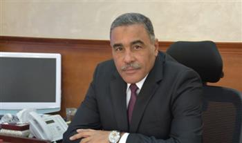   شعيب يضع  إكليل الزهور على النصب التذكاري للجندى المجهول بمطروح 