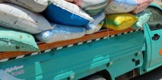 قنا: ضبط سيارة محملة بكميات كبيرة من الأقماح المحلية قبل تهريبها