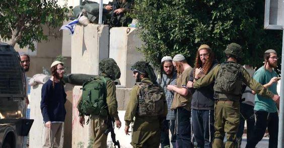 إصابة فلسطينيين جراء استمرار اعتداءات المستوطنين في الضفة الغربية