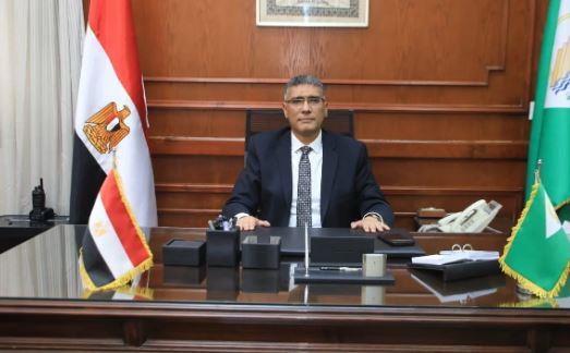 محافظ الجيزة يقرر إيقاف سائق بالهيئة العامة للنظافة لتفريغه حمولة مخلفات بشارع البوهي