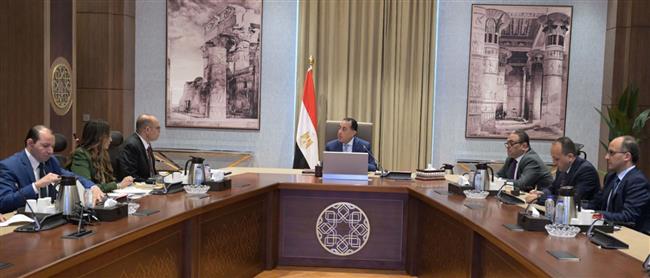 رئيس الوزراء يتابع مع وزير العمل عددا من ملفات العمل