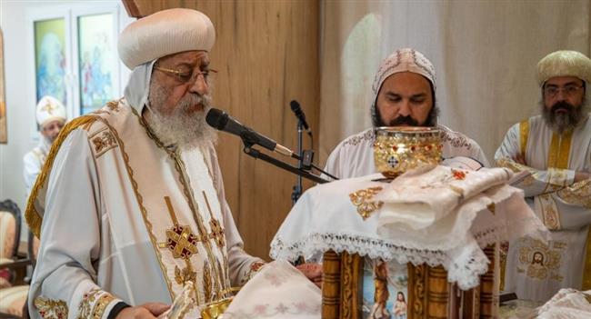 البابا تواضروس يصلي قداس "أحد توما" في الكنيسة القبطية ببولندا