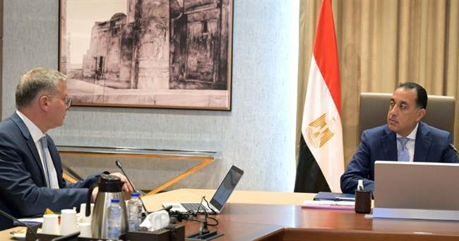 رئيس الوزراء يتابع مع وزير البترول عددًا من ملفات العمل