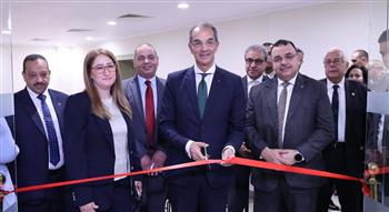  وزير الاتصالات يشهد احتفالية 100 عام على أول طابع بريد تذكاري مصري