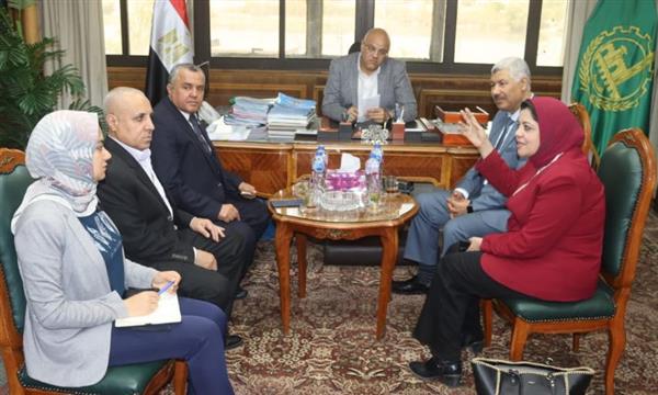 محافظ القليوبية يبحث سبل الارتقاء بالخدمات مع رئيس جنوب الدلتا للكهرباء