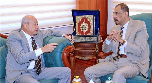 محافظ سوهاج يستقبل المهندس نجيب ساويرس لمناقشة مشروع " دار وسلامة "