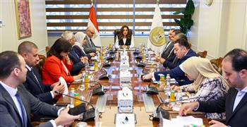   وزيرة التنمية المحلية تبحث الفرص الاستثمارية مع محافظ القليوبية 