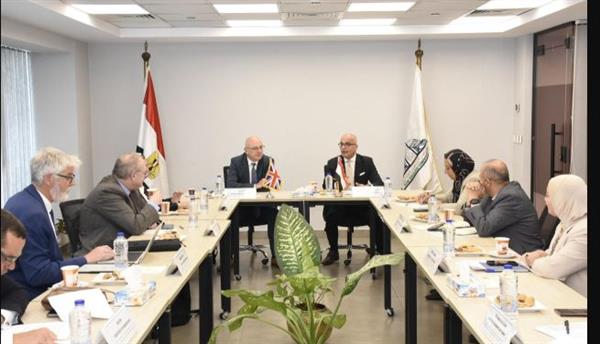 رئيس جامعة عين شمس يستقبل وفد جامعة إكستر البريطانية لتعزيز التعاون الأكاديمي والبحثي