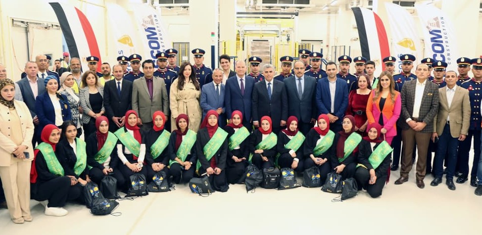 القوات المسلحة تنظم زيارة لوفد من الإعلاميين وطلبة الأكاديمية العسكرية والجامعات لمصنع منتجات البلازما