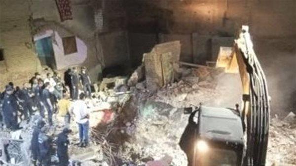 بعد 4 ساعات من البحث.. استخراج جثة طفلة في حادث انهيار عقار أسيوط